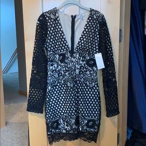 Tobi size Medium(runs big) NEVER BEEN WORN dress.